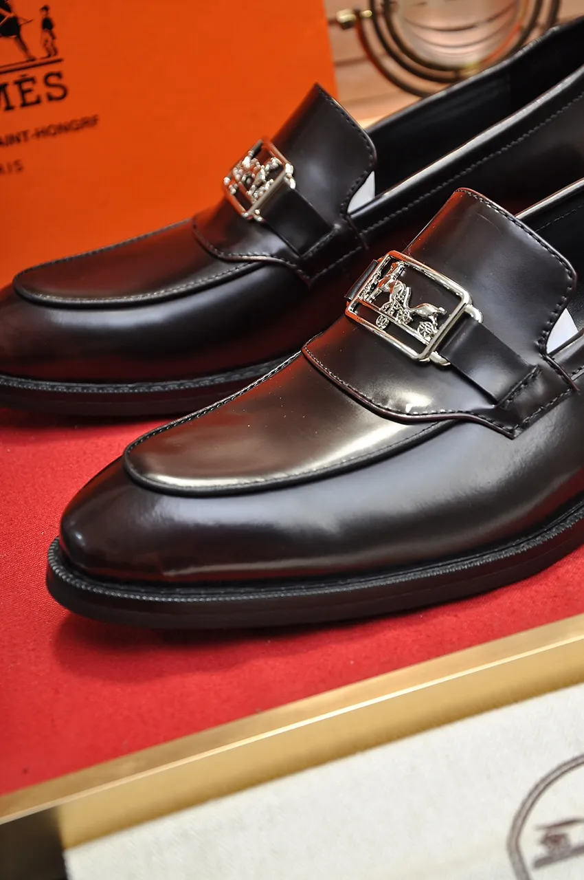 Men's shoes💰460💶[HERMES] (cowhide lining)🍀Italian top luxury🍀He does not pursue novel styles and gorgeous colors, but attracts the favor of successful men with his flawless, elegant and classic style! This very, very comfortable, simple and stable style makes it easy to match any style! The pattern is absolutely 1:1 refined from the original case, and we strive for excellence in materials, imported cowhide + cowhide lining💪💪💪extraordinary texture👍! .Black brown code number: 38 to 45 (45 customized)